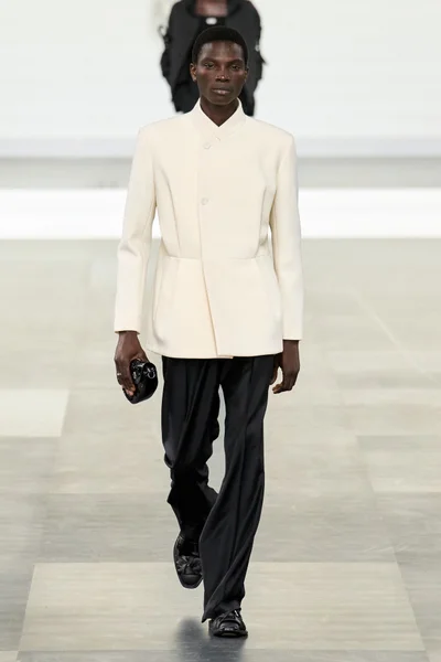 Look 12